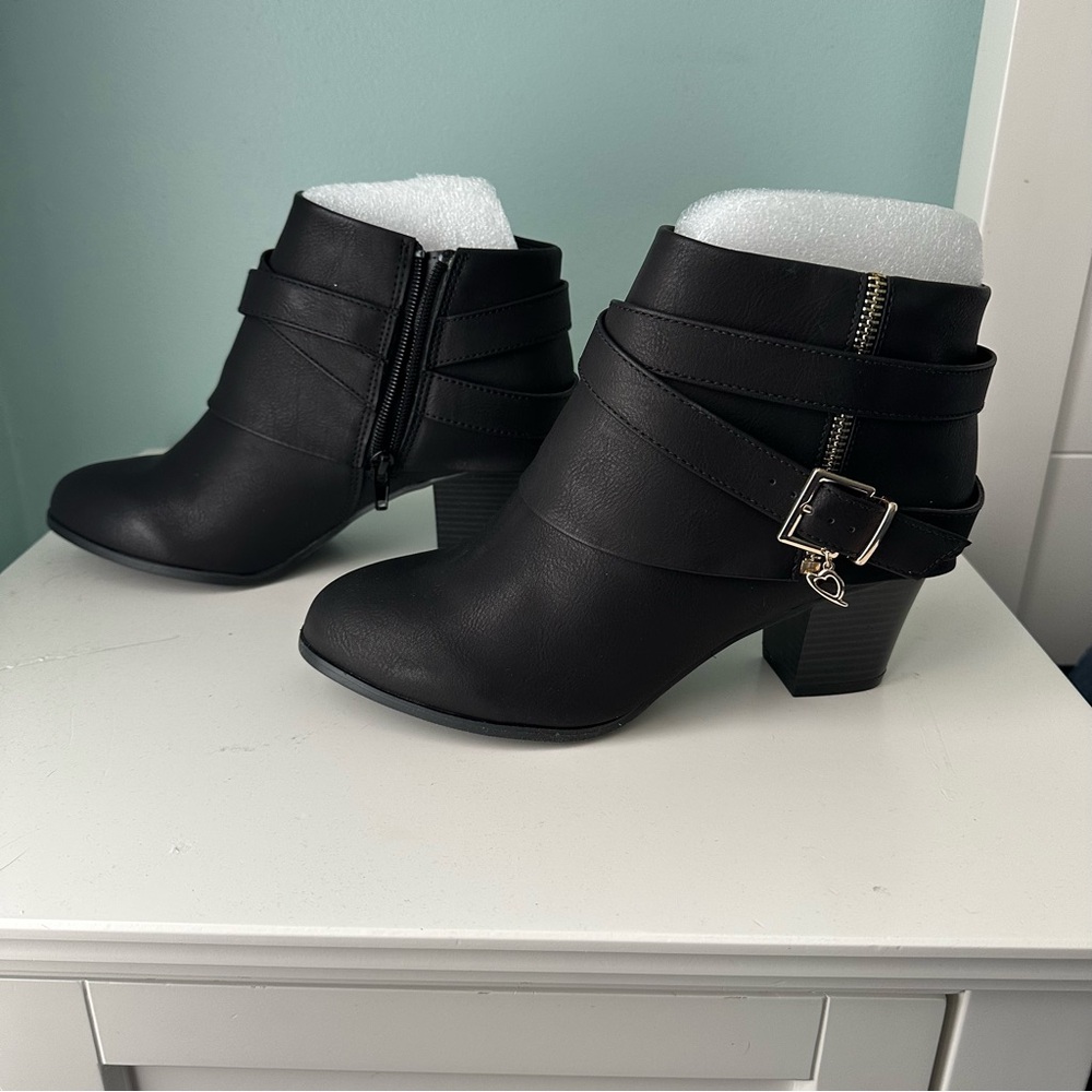 Thalia Sodi Women's Tully Faux Leather Ankle Boots
Size 8 Wide